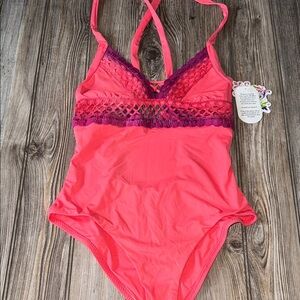 Becca Swimsuit one piece medium NEW pink purple
Crochet knit tie back lined